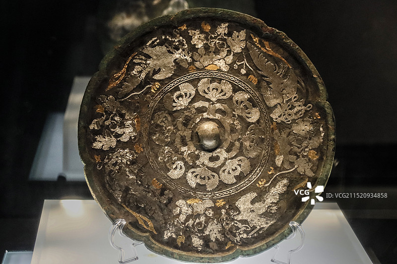 洛阳博物馆 金银平脱鸾凤花鸟纹铜镜图片素材