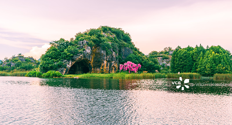 云南省文山州丘北县普者黑风景区天鹅湖全景图片素材