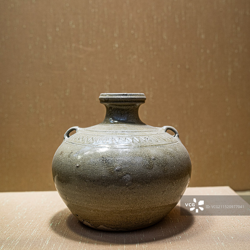 苏州博物馆馆藏  六朝  青瓷壶，原苏州市长风机械厂出土图片素材