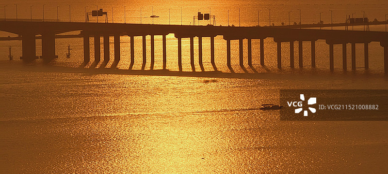 日出洪鹤大桥图片素材