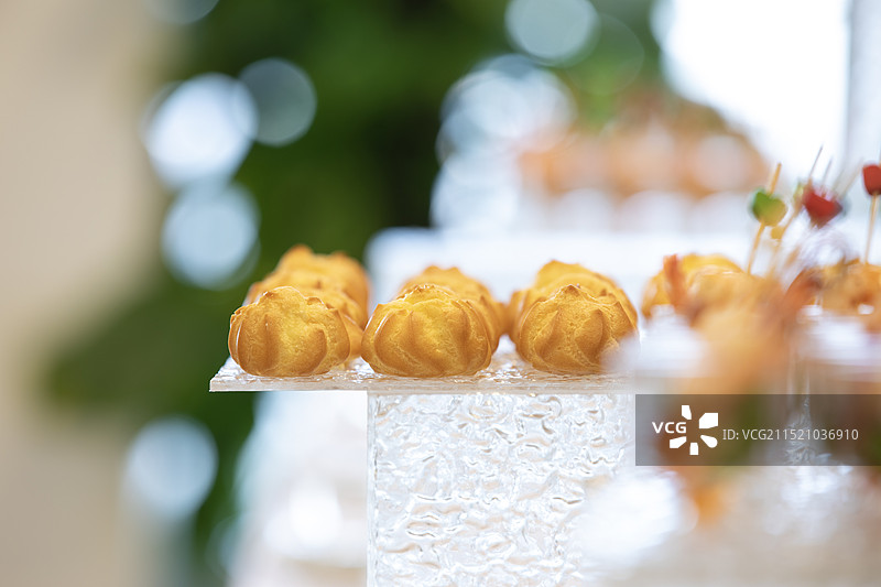 西式甜点奶油泡芙图片素材