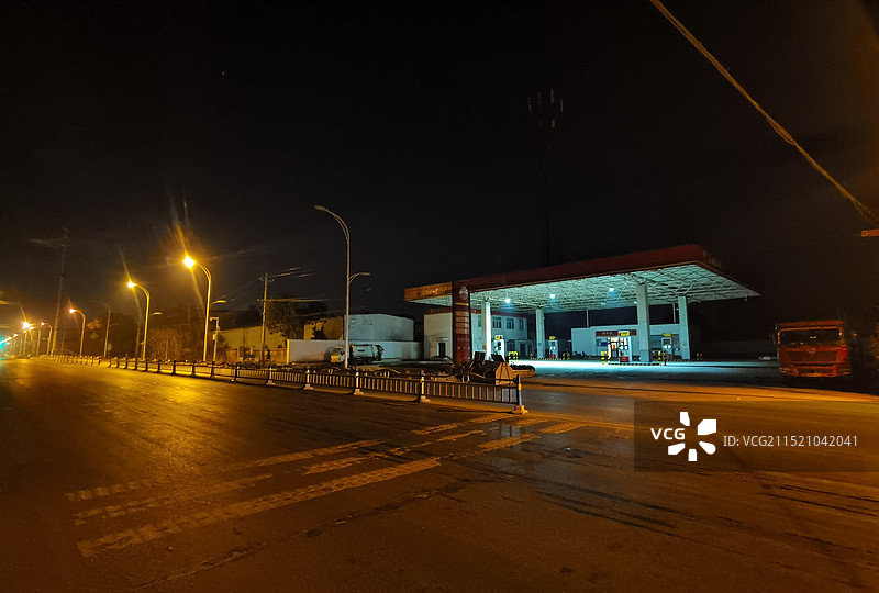 凌晨的加油站图片素材