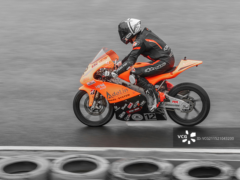 冲线 （2024“伟业达”杯广东省场地摩托车锦标赛在广州从化国际赛）图片素材