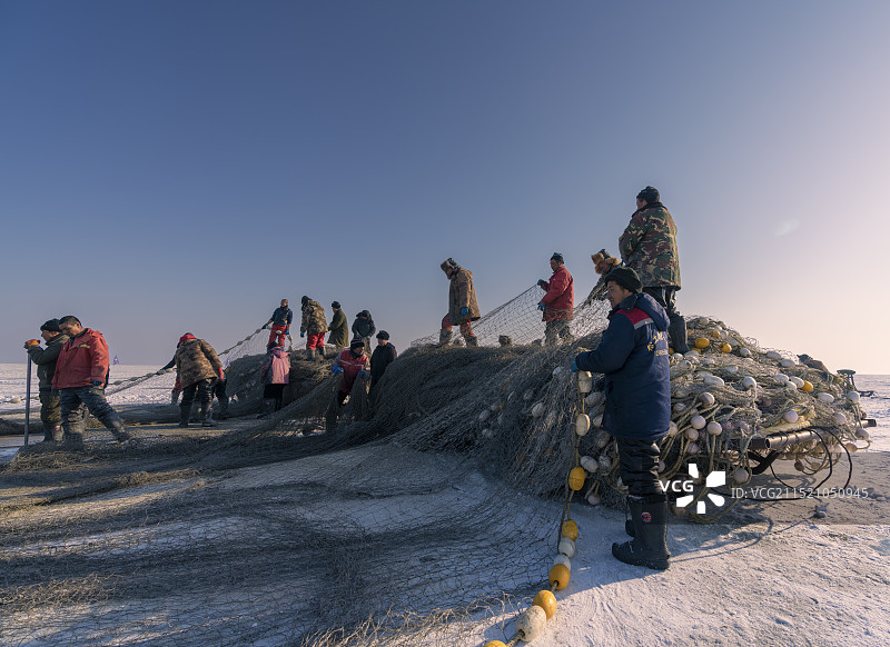 吉林松原查干湖渔民冬捕作业现场图片素材