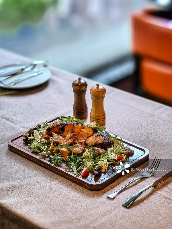 桌上静物美食的高视角俯视图图片素材