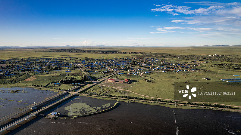 航拍呼伦贝尔大草原与海拉尔河图片素材