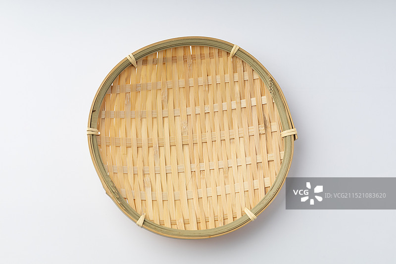 竹编制品簸箕竹筐，手工农家晾晒托盘，水果茶点美食小吃盛放竹篮，厨房收纳沥水篮馒头筐静物特写图片素材