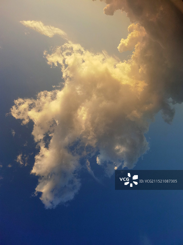 脸状的云图片素材