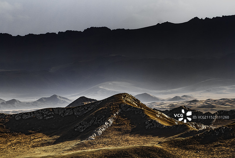 巴音布鲁克山顶之巅图片素材