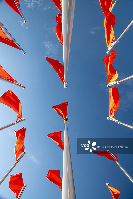 蓝天红旗图片素材