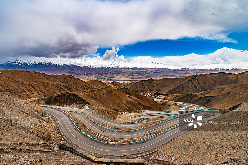 新疆塔县盘龙古道，帕米尔高原风光图片素材