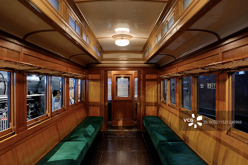 日本埼玉县大宫铁道博物馆展出的NADE 6110系列车车厢内部图片素材