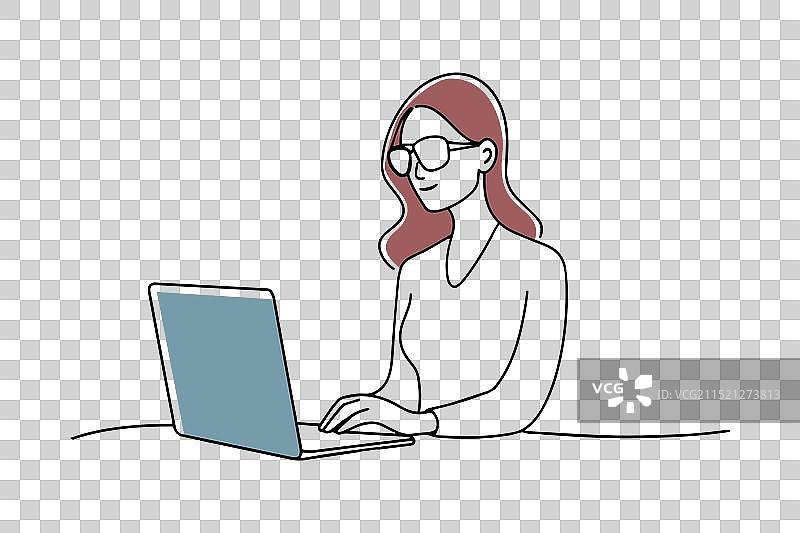 戴眼镜的女人坐着使用笔记本电脑图片素材