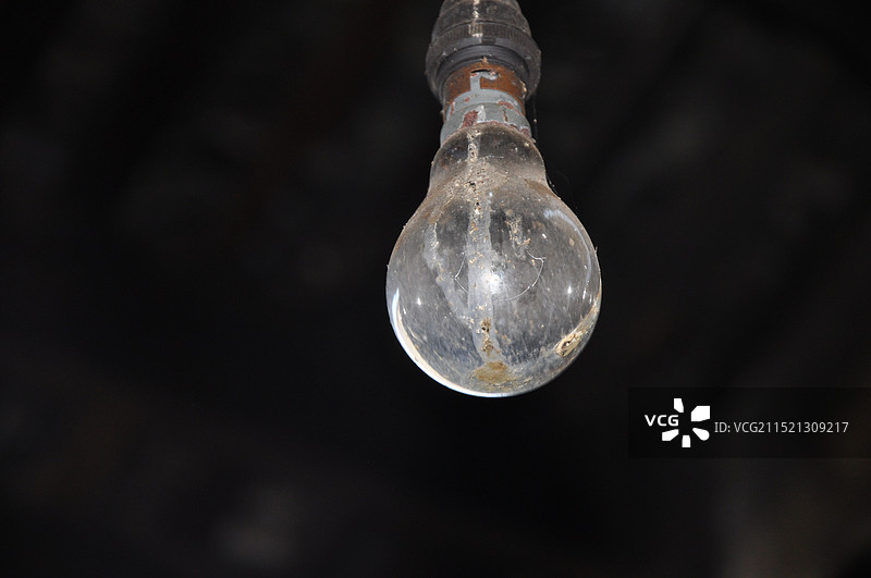 破旧电灯泡图片素材