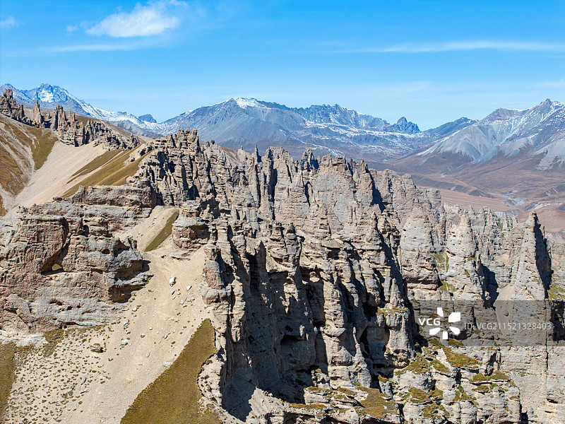 航拍新疆和静县天山石林图片素材