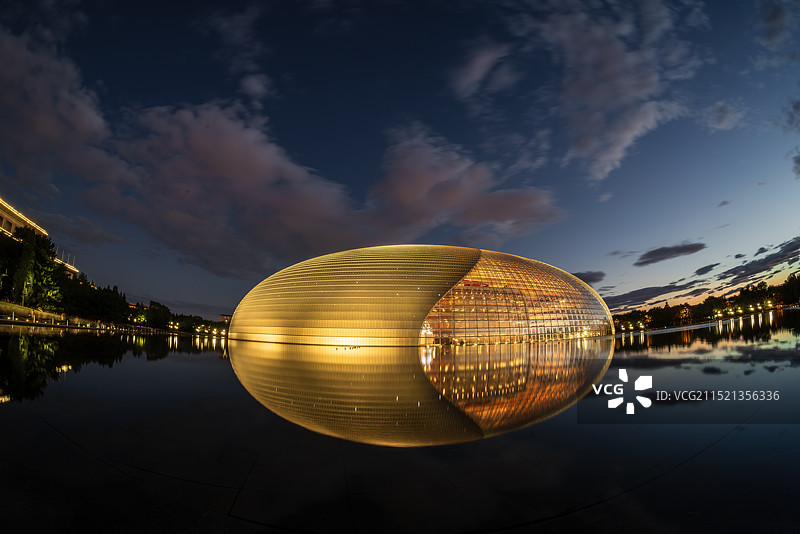 夏季北京国家大剧院晚霞夜景图片素材
