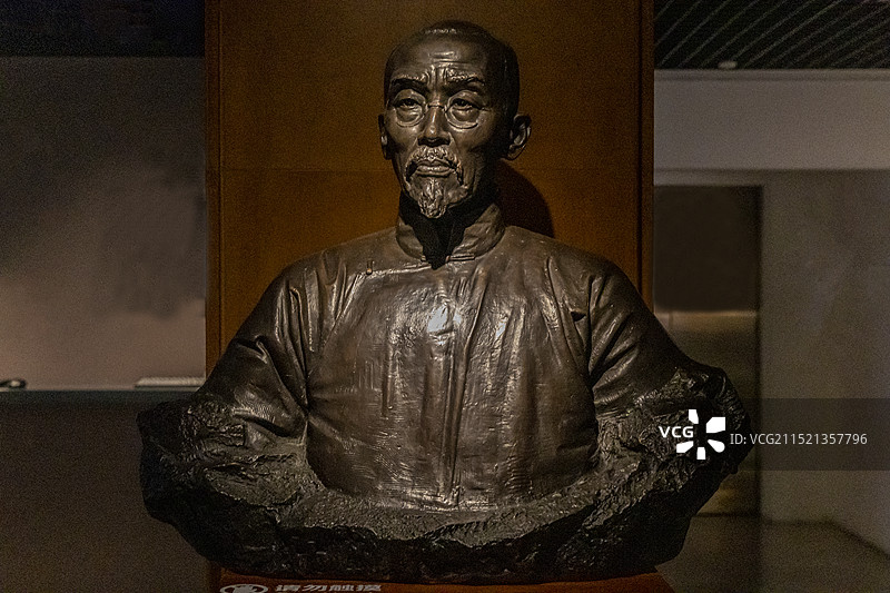 北京国家典籍博物馆“中华优秀传统文化典籍展”：傅增湘雕像(1872—1949)图片素材