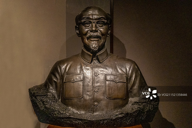 北京国家典籍博物馆“中华优秀传统文化典籍展”：周叔弢雕像(1891—1984)图片素材