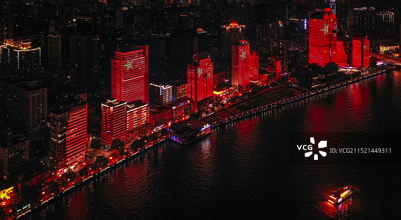 广州为庆祝国庆节在珠江边关于五星红旗的灯光展示图片素材