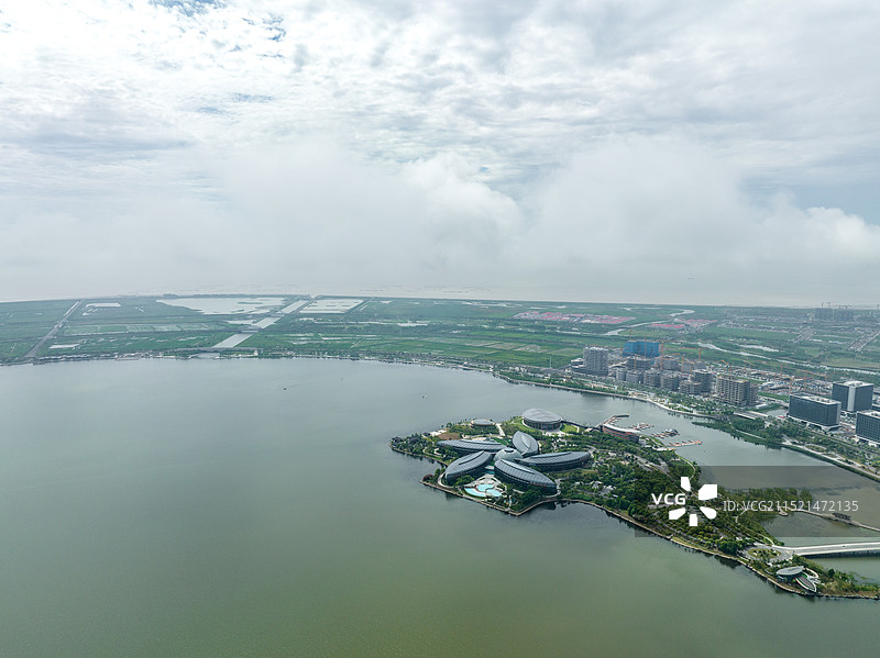 航拍上海滴水湖洲际酒店图片素材