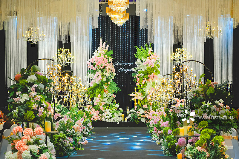 婚礼舞台布置  酒店内举办的结婚典礼图片素材