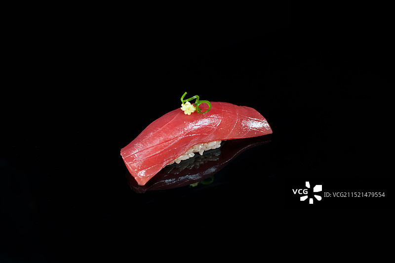日式蓝鳍金枪鱼寿司图片素材