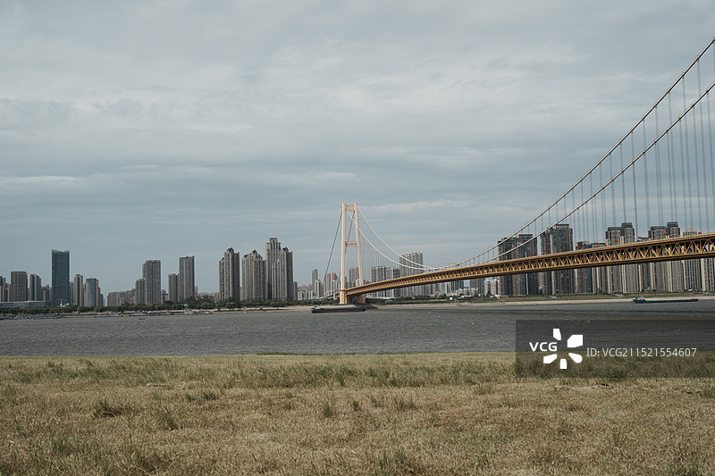 秋天的武汉杨泗港长江大桥图片素材