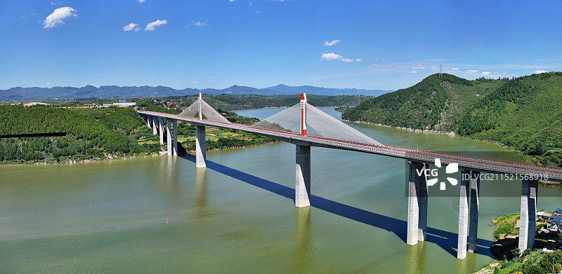 湖北十堰郧阳区郧阳汉江特大桥图片素材