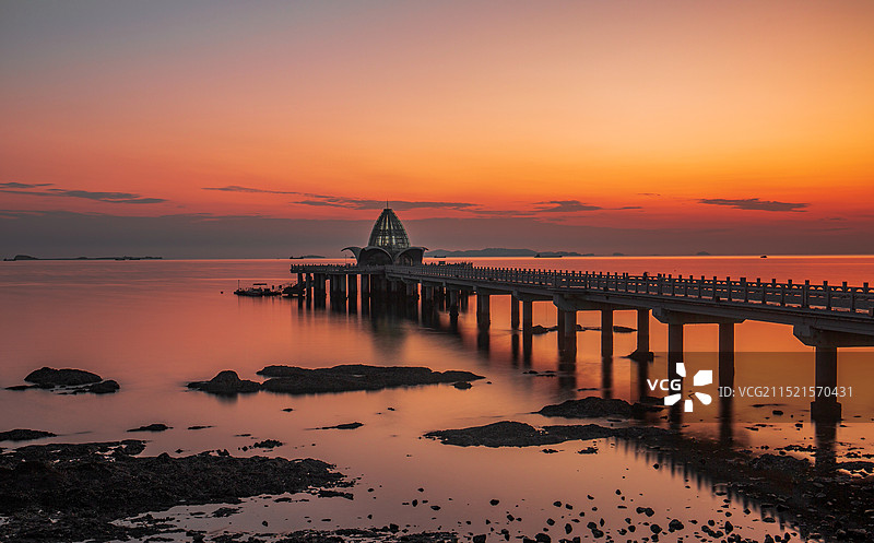 东山栈桥晨曦图片素材