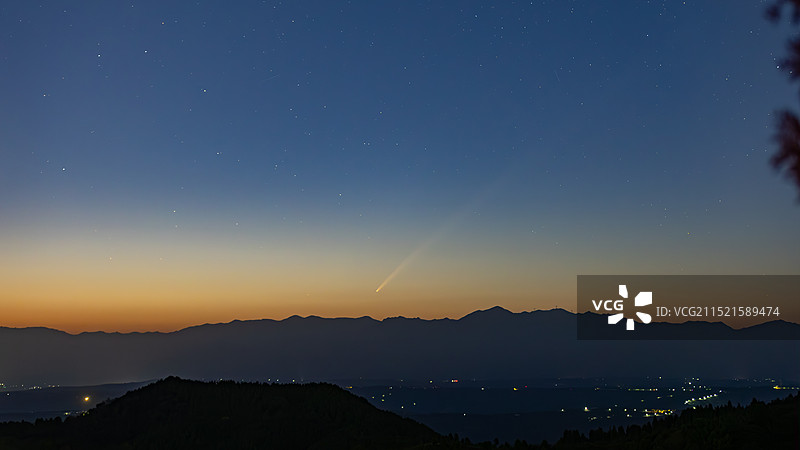 紫金山阿特拉斯彗星图片素材
