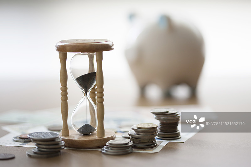 沙漏和金钱图片素材