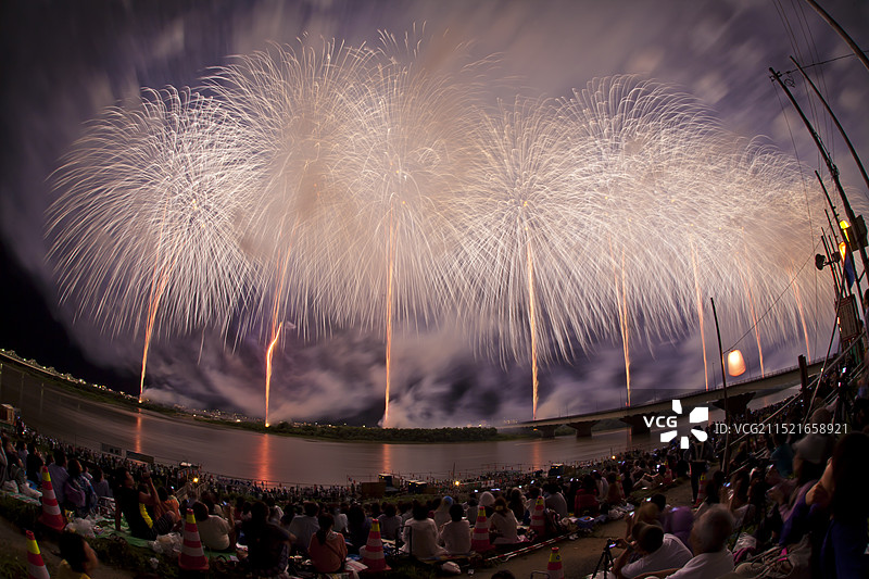 长冈花火节上的凤凰烟花图片素材