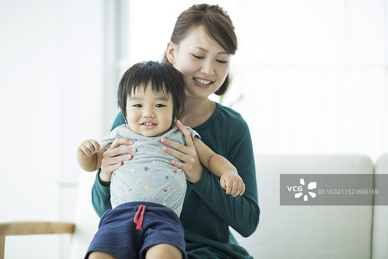 父母和孩子的微笑图片素材