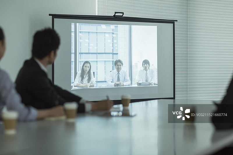 投影仪上的网络会议图片素材