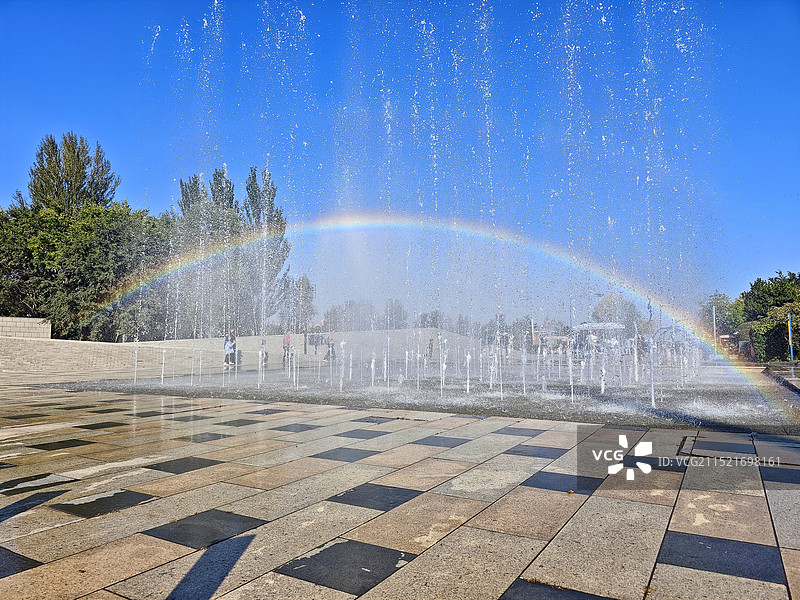 喷泉彩虹图片素材