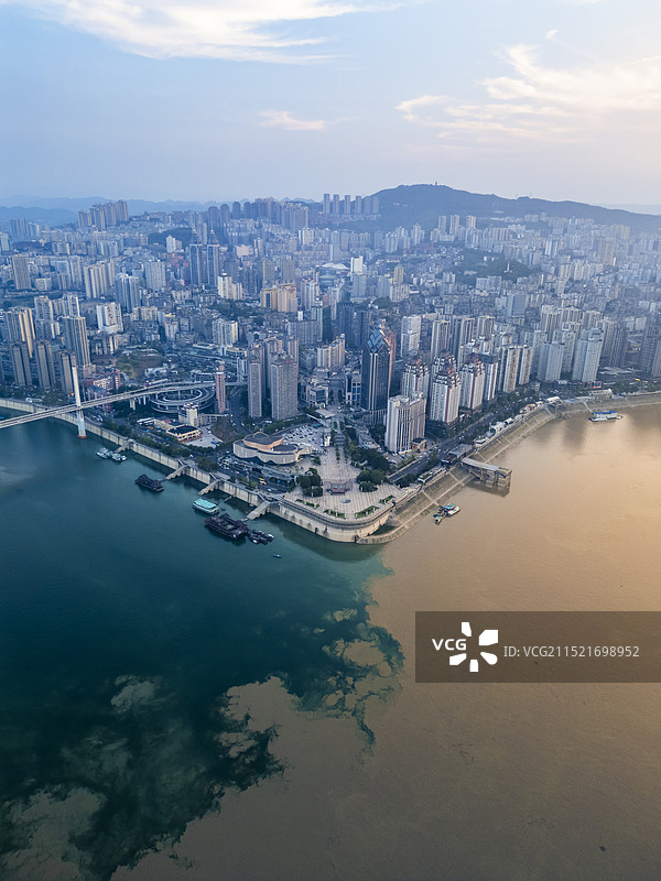重庆涪陵城市全景与河流交汇的壮丽景观图片素材