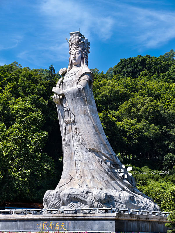 蓝天白云下的南沙天后宫妈祖像风景照图片素材