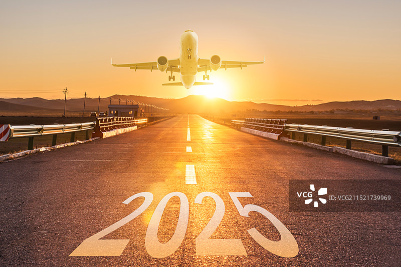2025元旦新年日出下的飞机起飞公路背景图片素材