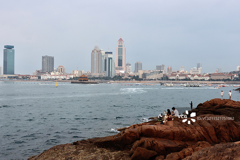 海景与顶天建筑图片素材