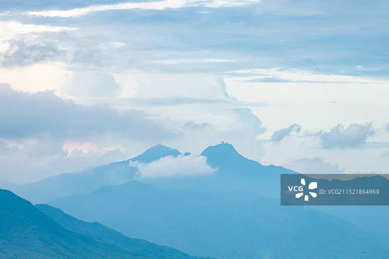 航拍海南乐东县尖峰岭山峰图片素材