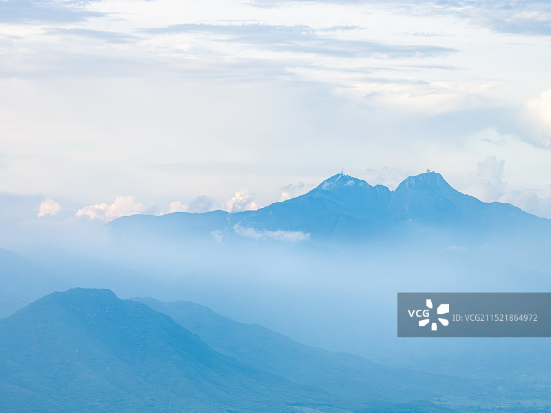 航拍海南乐东县尖峰岭山峰图片素材