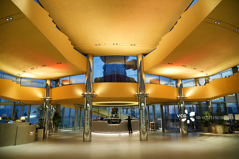 青岛城市风光：海信广场顶楼图片素材