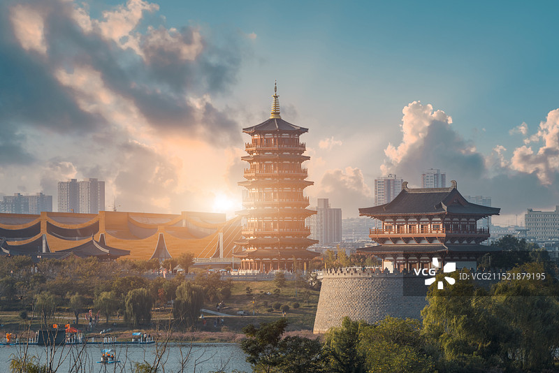 河南省洛阳市瀍河区朱樱塔秋季落日图片素材