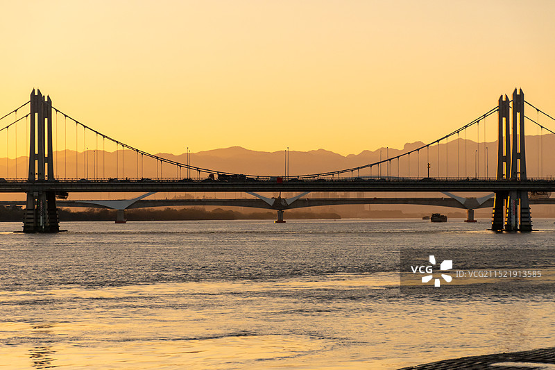 夕阳下的福州螺洲大桥图片素材