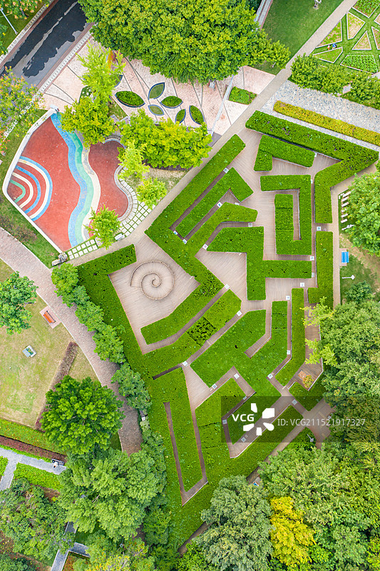 航拍植物迷宫 郑州植物园儿童探索园 英国汉普顿宫同款微缩版 树墙游乐园图片素材