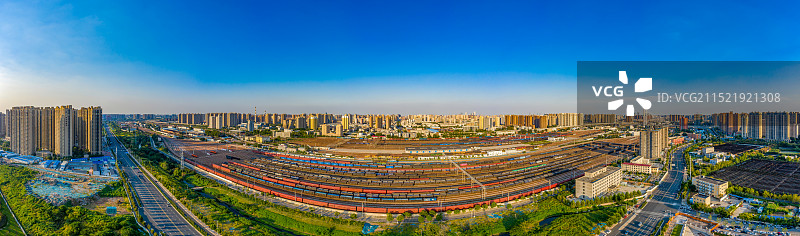 航拍河南郑州北站铁路编组站 京广铁路陇海铁路交汇处 货运列车铁路运输场站图片素材