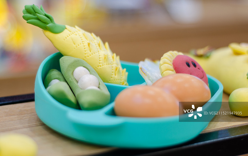 山东青岛胶东特色民俗美食，各种形状的胶东馒头和鸡蛋图片素材