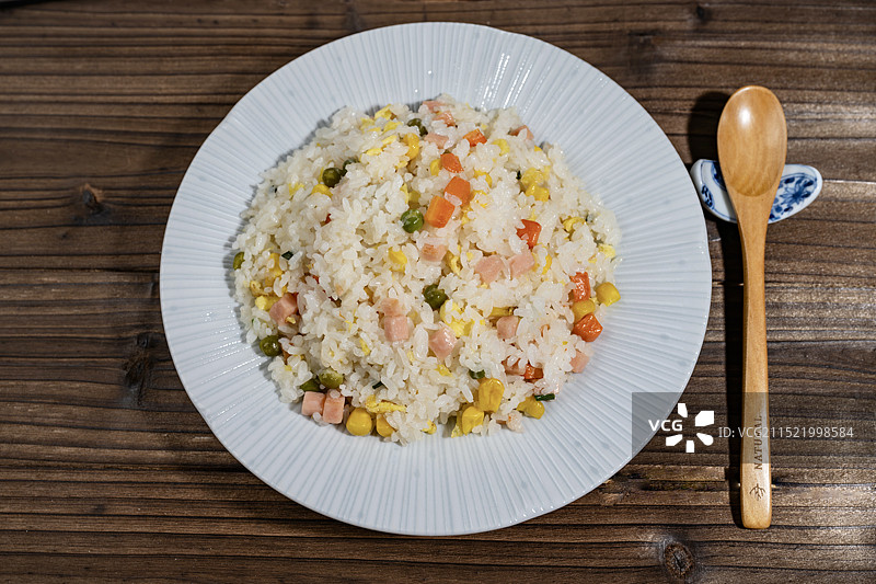炒饭的正上方视图图片素材