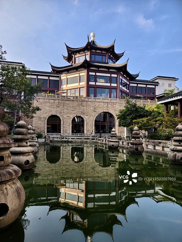 黄金时间的苏州吴宫泛太平洋酒店主楼园林风光照图片素材