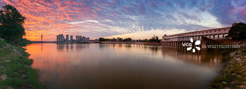 秋日晨光中的涡河和三桥及涡河涡阳节制闸+安徽涡阳图片素材